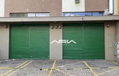 Imagem: O depósito possui 3 Vagas na garagem, 140m² de Área e está