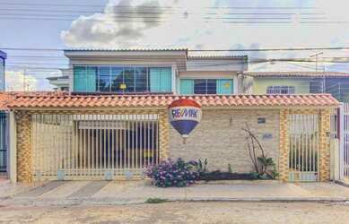 Imagem: A casa possui 5 Dormitórios, 5 Banheiros, 385m² de Área e