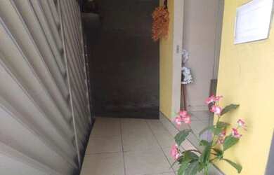 Imagem: A casa possui 4 Dormitórios, 2 Banheiros, 1 Vaga na garagem