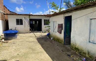 Imagem 2: Duas Casas em Candeias com 2 e 3Qtos 4Vgs. Terreno Livre - Veja