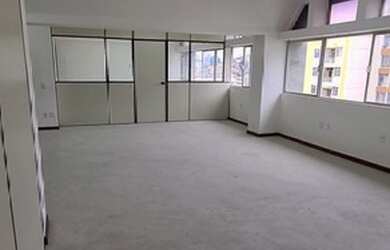 Imagem: O depósito possui 5 Vagas na garagem e 800m² de Área e está