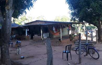 Imagem: A casa possui 2 Dormitórios, 1 Banheiro, 400m² de Área e