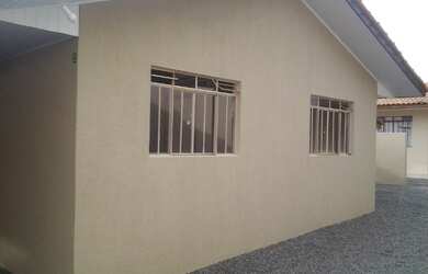 Imagem: A casa possui 2 Dormitórios, 1 Banheiro, 1 Vaga na garagem