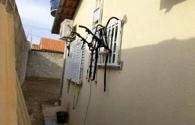 Imagem: A casa possui 2 Dormitórios, 1 Banheiro, 3 Vagas na garagem