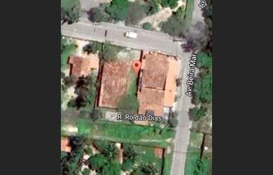 Imagem: A casa possui 4 Dormitórios, 2 Banheiros, 5 Vagas na garagem