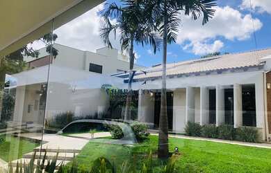 Imagem: A casa possui 5 Dormitórios, 5 Banheiros, 2 Vagas na garagem