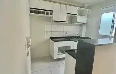 Imagem: O apartamento possui 2 Dormitórios, 1 Banheiro, 1 Vaga na garagem