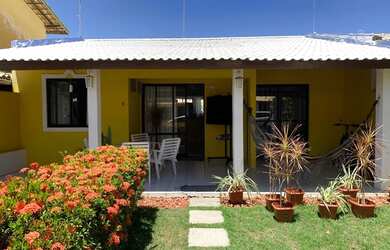 Imagem: A casa possui 3 Dormitórios, 2 Vagas na garagem e está localizado