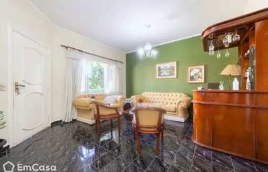 Imagem: A casa possui 4 Dormitórios, 4 Banheiros, 4 Vagas na garagem