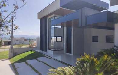 Imagem: A casa em condomínio possui 3 Dormitórios, 2 Banheiros, 2