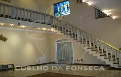 Imagem: A casa possui 4 Dormitórios, 5 Banheiros, 5 Vagas na garagem