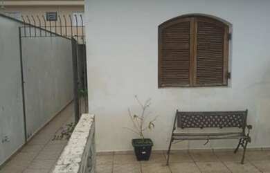 Imagem: A casa possui 3 Dormitórios, 2 Banheiros, 1 Vaga na garagem