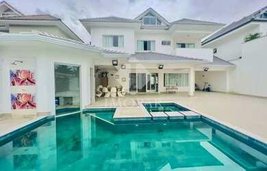 Imagem: A casa em condomínio possui 5 Dormitórios, 5 Banheiros, 3