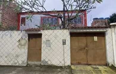 Imagem: A casa possui 5 Dormitórios, 2 Banheiros, 3 Vagas na garagem