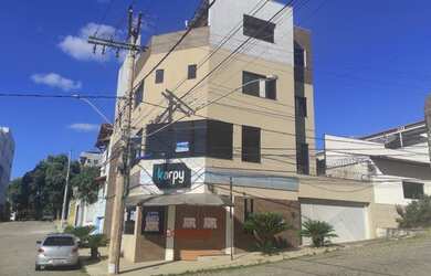 Imagem: A casa possui 2 Dormitórios, 3 Banheiros, 2 Vagas na garagem