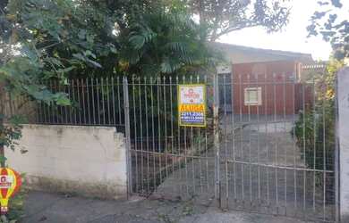 Imagem: A casa possui 2 Dormitórios, 1 Banheiro, 2 Vagas na garagem