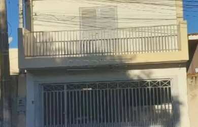 Imagem: A casa possui 3 Dormitórios, 3 Banheiros, 2 Vagas na garagem