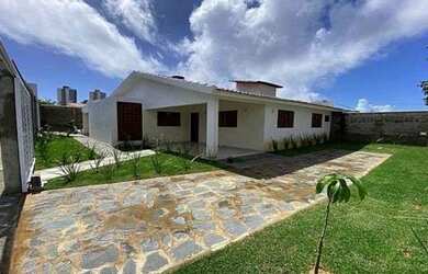 Imagem: A casa possui 3 Dormitórios, 4 Banheiros, 4 Vagas na garagem