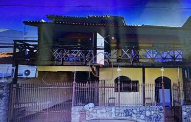 Imagem: A casa possui 5 Dormitórios, 5 Banheiros, 4 Vagas na garagem