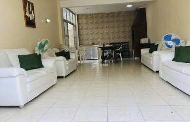 Imagem: A casa possui 3 Dormitórios, 1 Banheiro, 3 Vagas na garagem