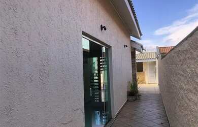 Imagem: A casa em condomínio possui 4 Dormitórios, 5 Banheiros, 3