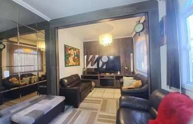 Imagem: A casa possui 3 Dormitórios, 2 Banheiros, 3 Vagas na garagem