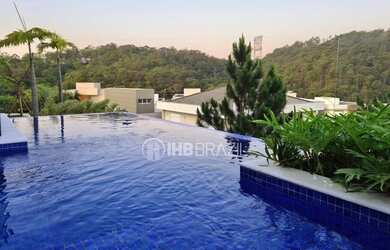 Imagem: A casa possui 4 Dormitórios, 5 Banheiros, 3 Vagas na garagem