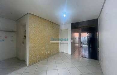 Imagem: A casa possui 2 Dormitórios, 1 Banheiro, 2 Vagas na garagem