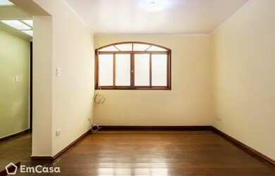 Imagem: A casa possui 3 Dormitórios, 2 Banheiros, 2 Vagas na garagem