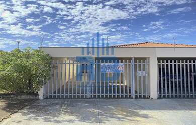 Imagem: A casa possui 2 Dormitórios, 1 Banheiro, 1 Vaga na garagem