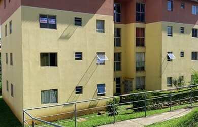 Imagem: O apartamento possui 2 Dormitórios, 1 Banheiro, 1 Vaga na garagem