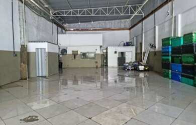 Imagem: O depósito possui 400m² de Área e está localizado em Campo