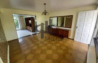 Imagem: A casa possui 3 Dormitórios, 1 Banheiro, 3 Vagas na garagem