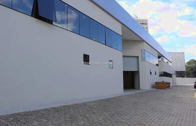 Imagem: O depósito possui 5 Vagas na garagem, 5.700m² de Área e