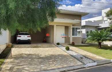 Imagem: A casa possui 3 Dormitórios, 4 Banheiros, 4 Vagas na garagem