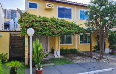 Imagem: A casa em condomínio possui 4 Dormitórios, 2 Banheiros, 2