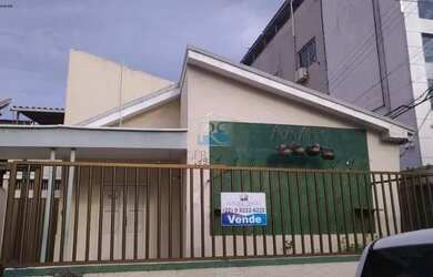 Imagem: A casa possui 2 Dormitórios, 1 Banheiro, 2 Vagas na garagem