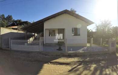 Imagem: A casa possui 2 Dormitórios, 1 Banheiro, 1 Vaga na garagem