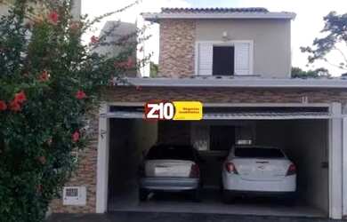Imagem: A casa possui 3 Dormitórios, 1 Banheiro, 2 Vagas na garagem