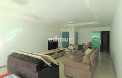 Imagem: A casa possui 4 Dormitórios, 5 Banheiros, 5 Vagas na garagem