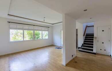 Imagem: A casa para alugar possui 4 Dormitórios, 4 Banheiros, 4 Vagas