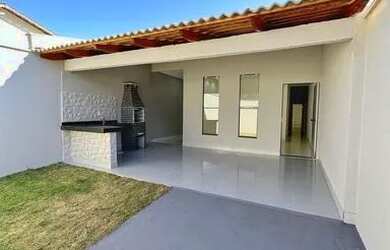 Imagem: A casa possui 3 Dormitórios, 3 Banheiros e está localizado