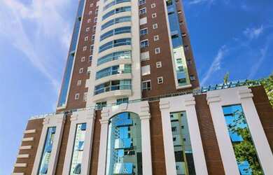 Imagem: O apartamento possui 4 Dormitórios, 1 Banheiro, 3 Vagas na