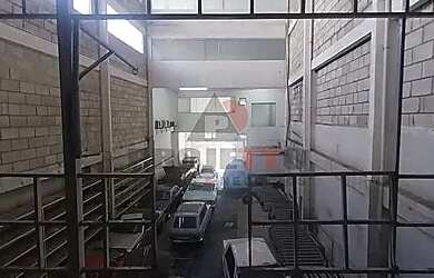 Imagem: O depósito possui 4 Vagas na garagem, 800m² de Área e está