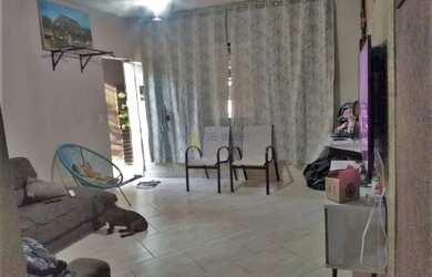 Imagem: A casa possui 2 Dormitórios, 2 Banheiros, 2 Vagas na garagem