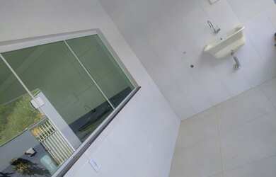 Imagem: A casa possui 3 Dormitórios, 3 Banheiros, 5 Vagas na garagem