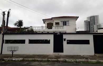 Imagem: A casa possui 5 Dormitórios, 4 Banheiros, 5 Vagas na garagem