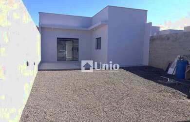 Imagem: A casa possui 1 Dormitório, 1 Banheiro, 2 Vagas na garagem