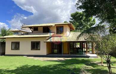 Imagem: A casa possui 4 Dormitórios, 4 Banheiros, 5 Vagas na garagem