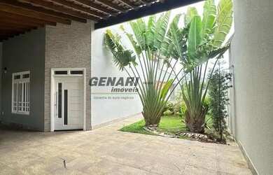 Imagem: A casa possui 2 Dormitórios, 2 Banheiros, 2 Vagas na garagem